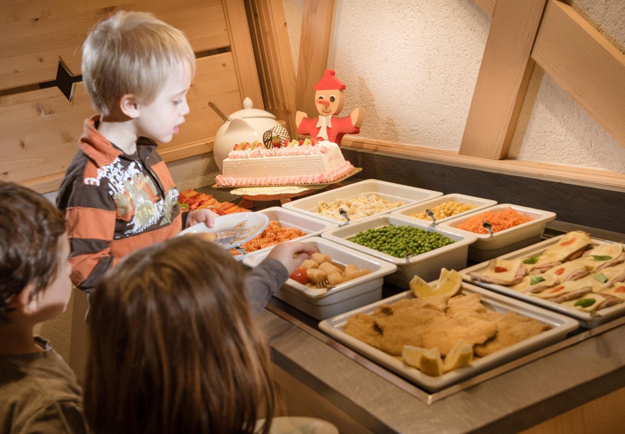Family Hotel Serena Andalo Ngoại thất bức ảnh